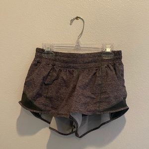 women’s lululemon hotttttt hot short 2.5”